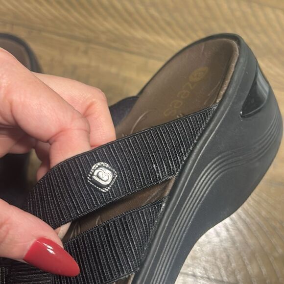 BZees sandals size 8 - Picture 4 of 12